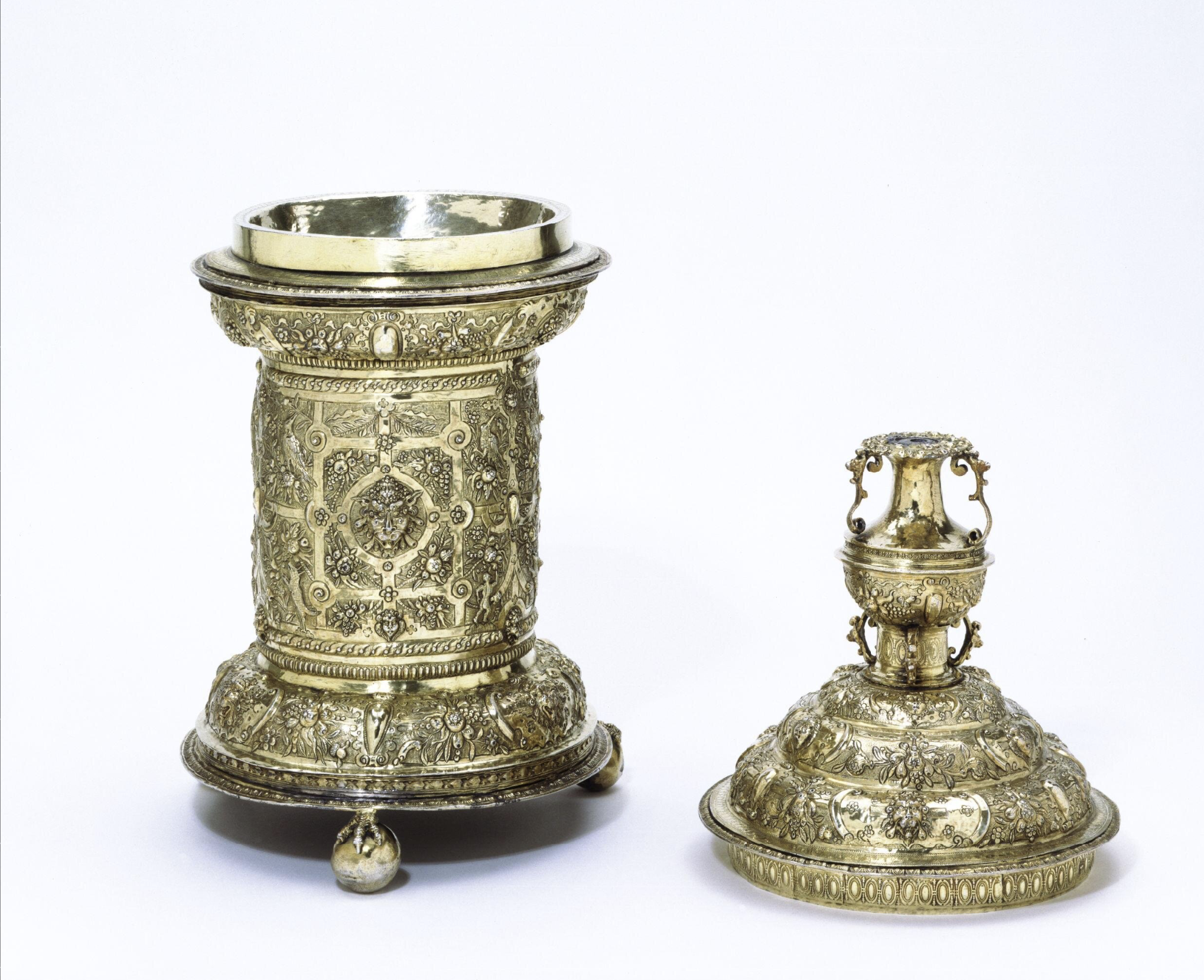 The Mostyn Salt (c1586) is likely similar to the one presented by Parker to the Queen. A large ceremonial covered salt, it would have been placed on the high table beside the host. Victoria & Albert Museum Metalwork Collection.