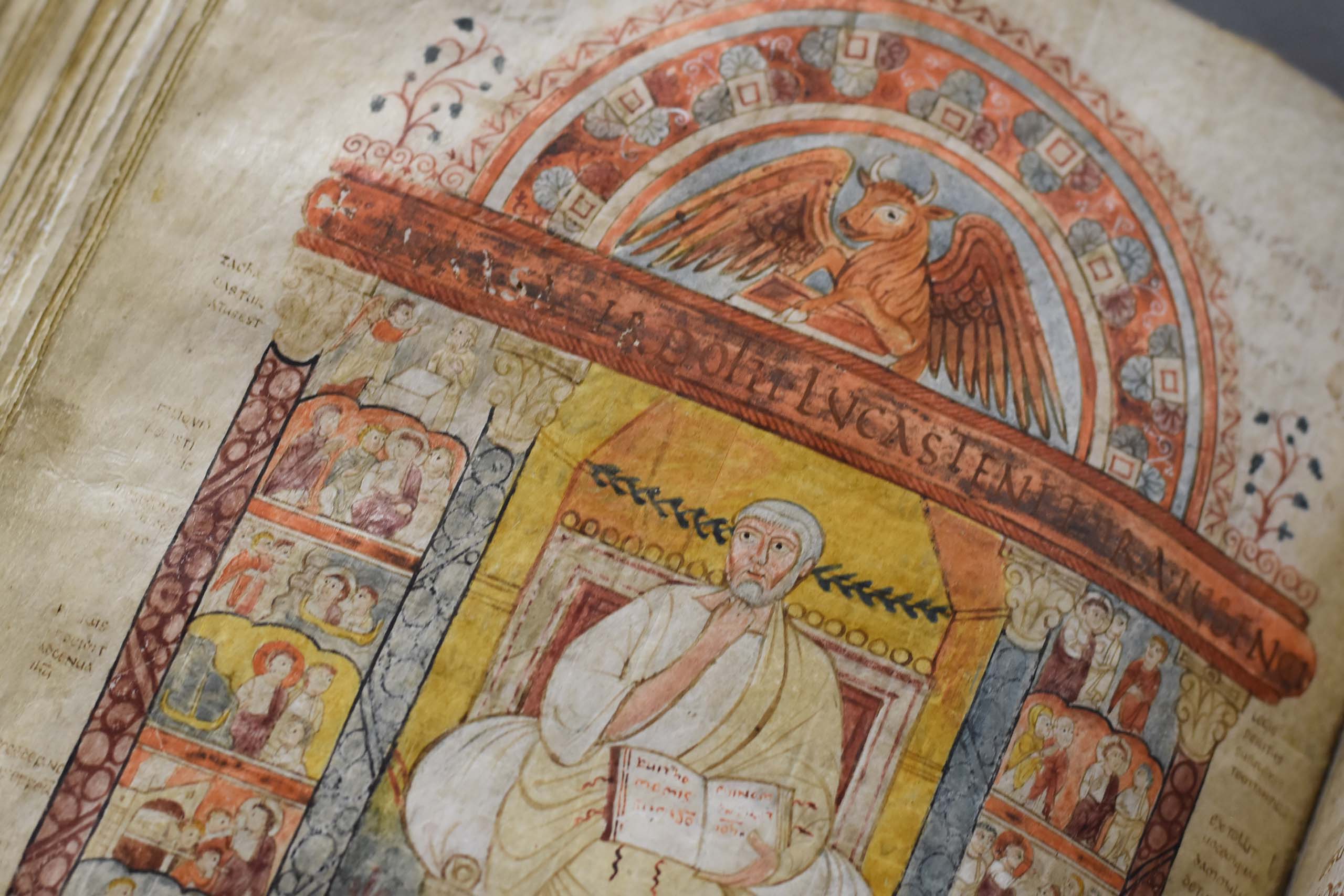 Illustration at the beginning of the Gospels of Luke