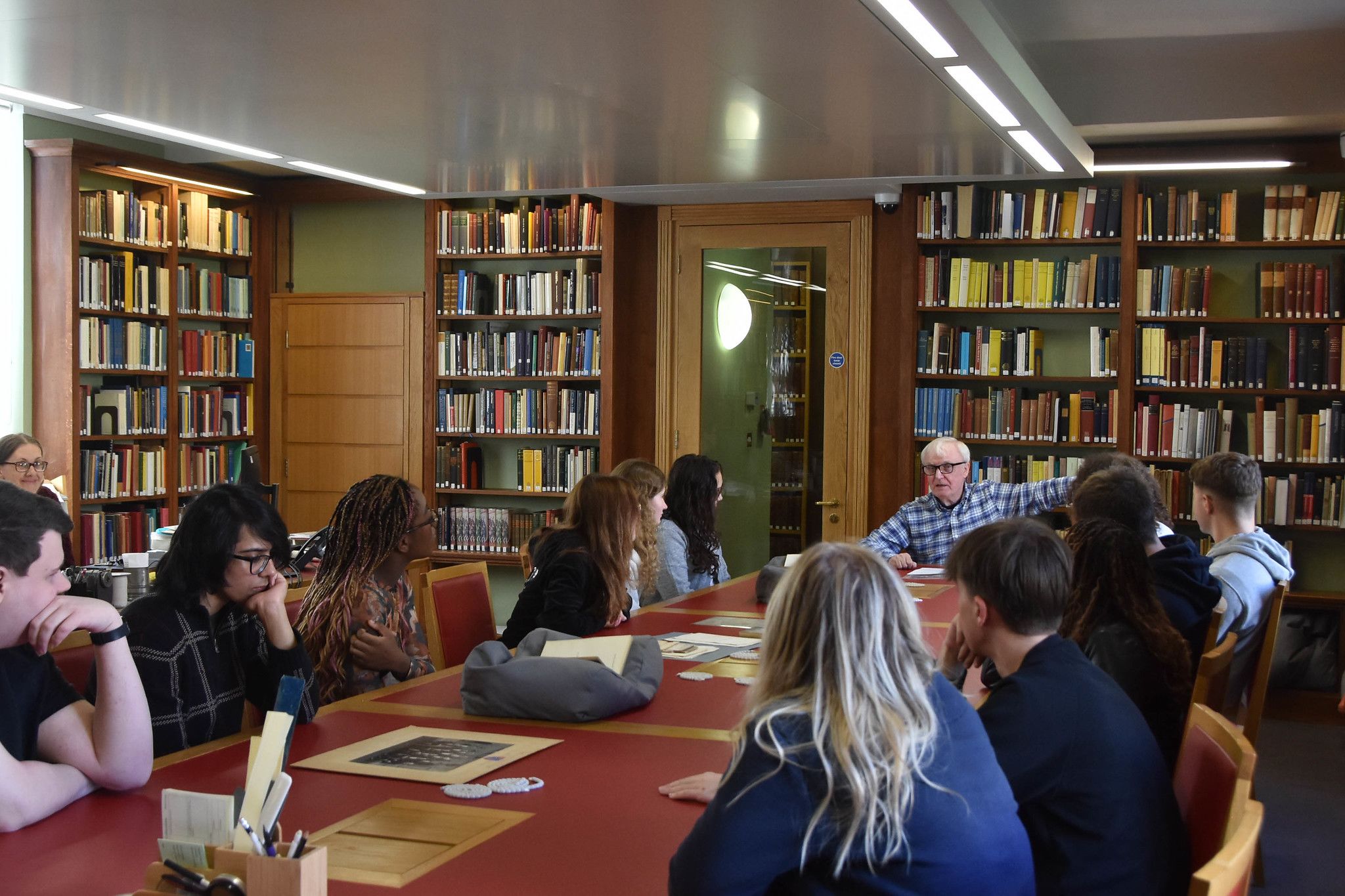 Teaching Bridging Course students in the Parker Library.
