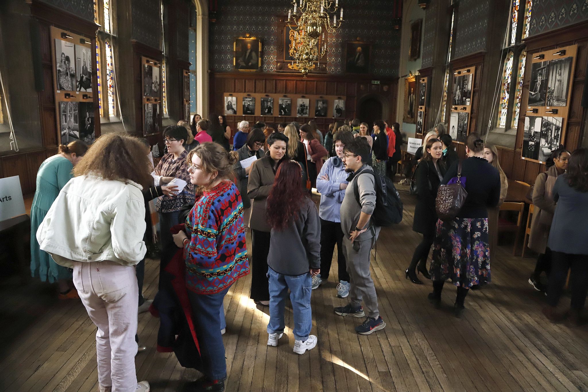 A networking session drew plenty of students to speak with alumnae offering academic and career advice.