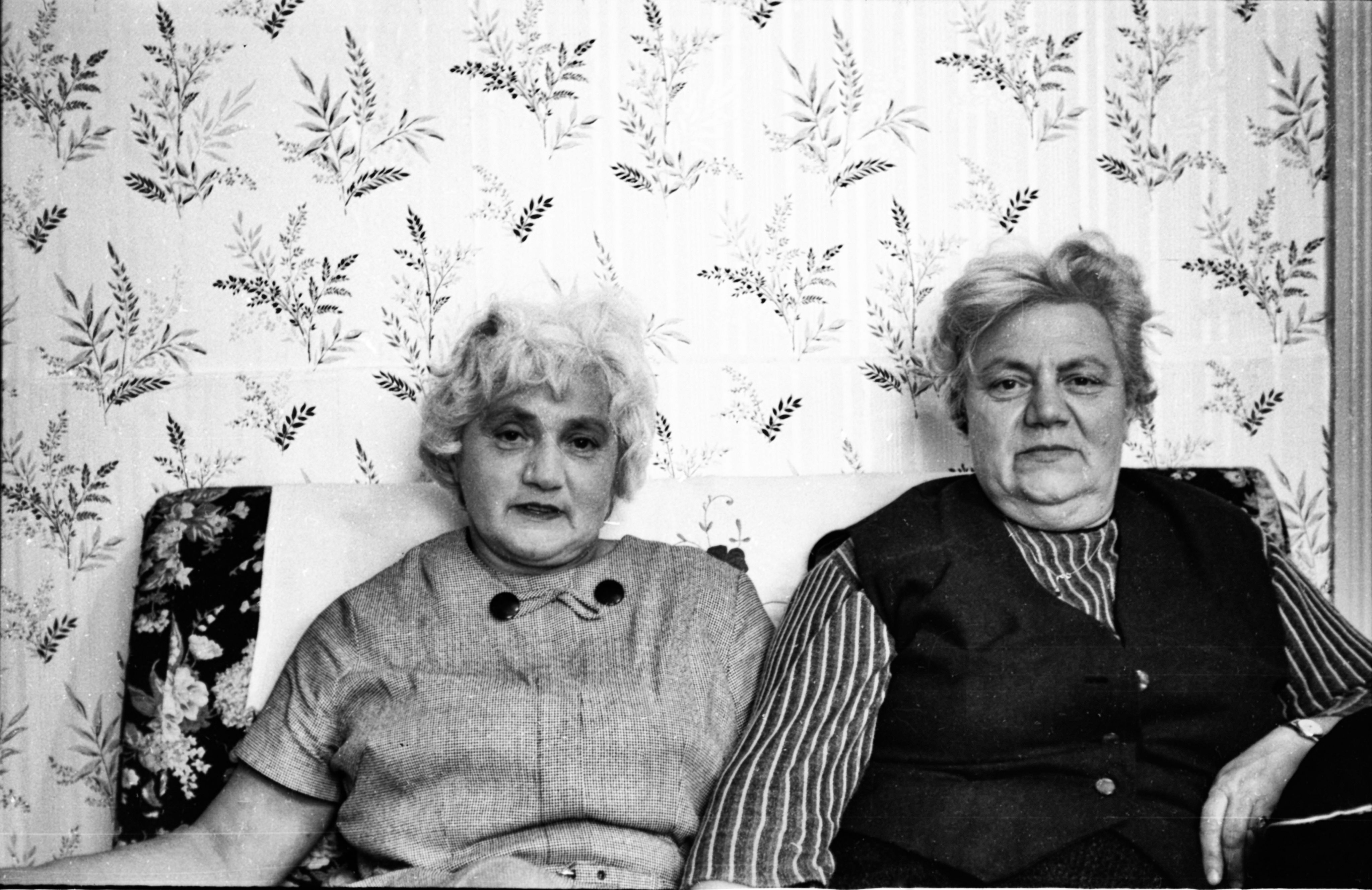 The Schweitzer sisters photographed by Richard Gaunt (m1966).
